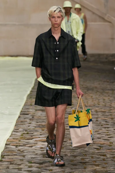 Look 24